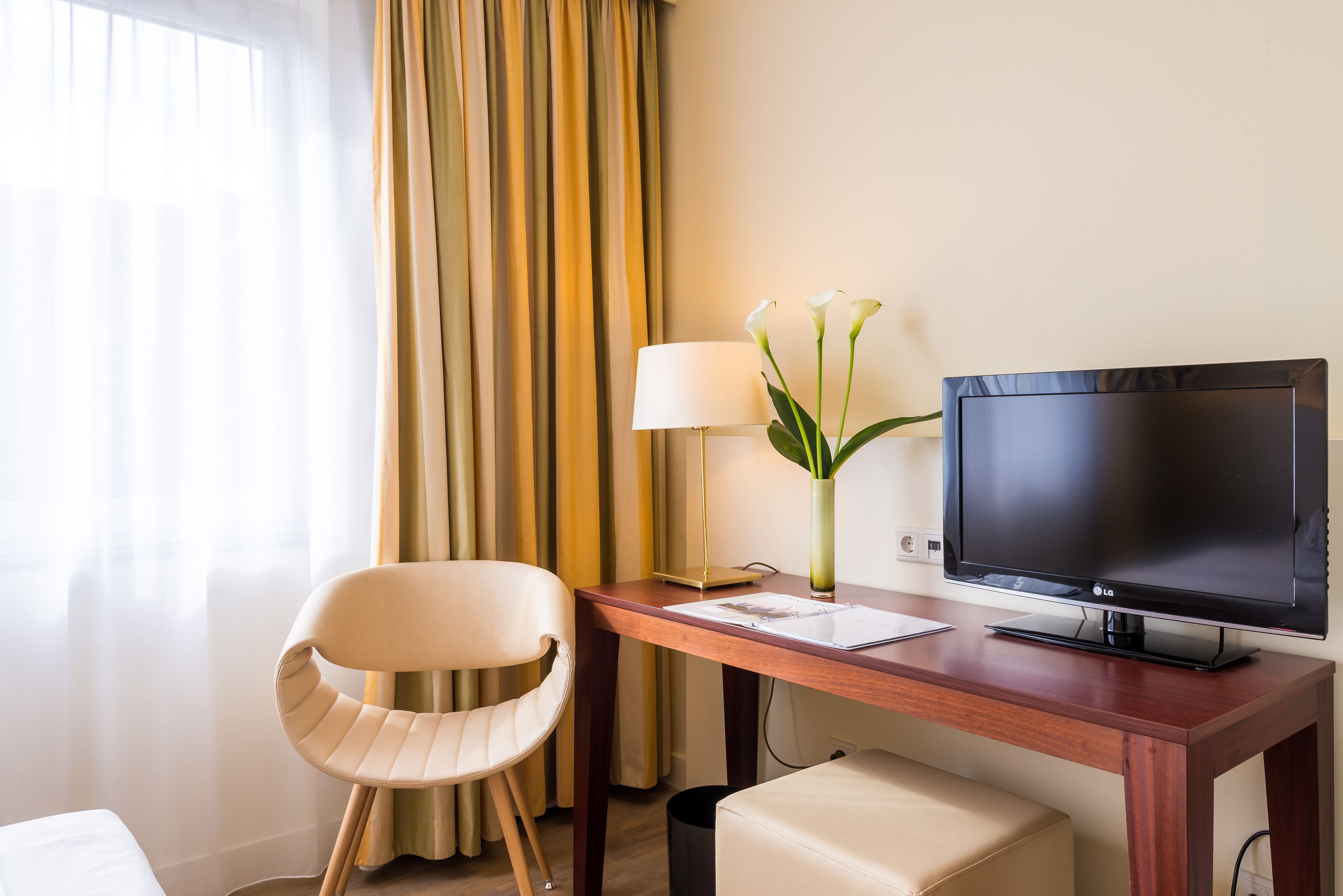 hypo-allergenic bedding, in-room safe, desk, blackout curtains