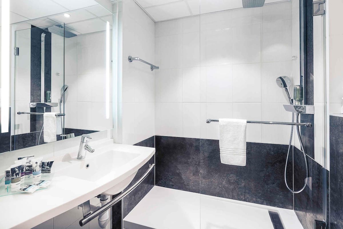 Ropa de cama de alta calidad y minibar