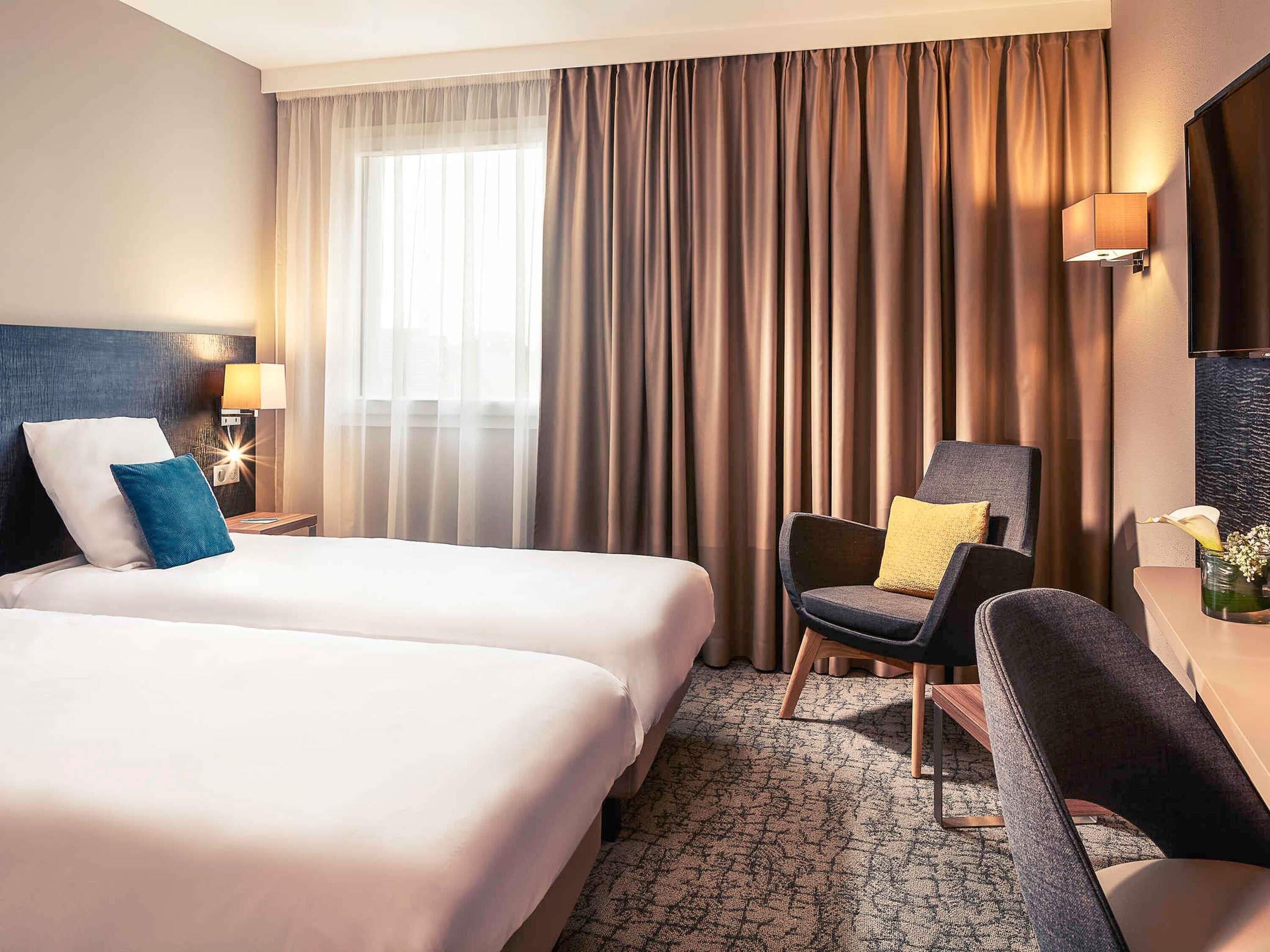 Klassieke Twin kamer | Luxe beddengoed, een minibar, een kluis op de kamer, een bureau