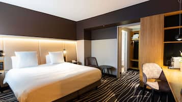 Privilege, Double Room, 1 Double Bed | Premium bedding, minibar, in-room safe, desk
