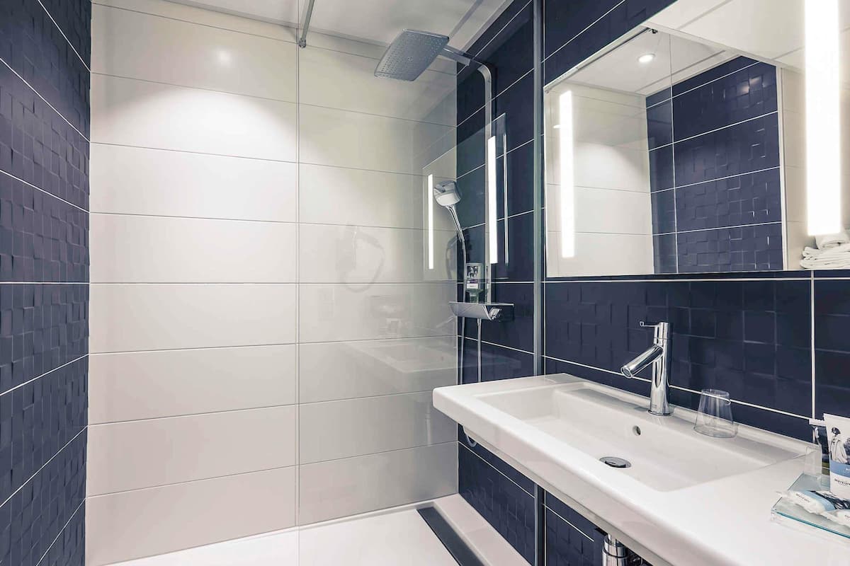 Ropa de cama de alta calidad y minibar