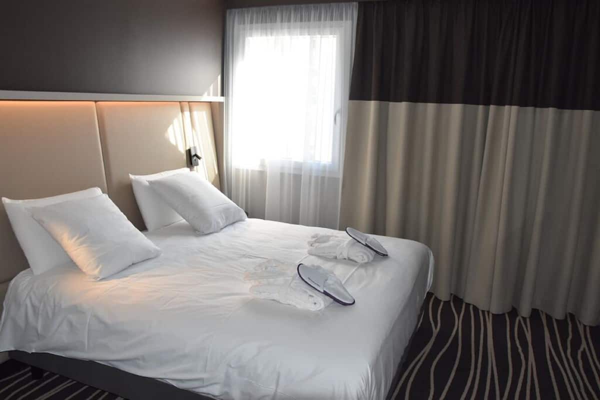 Privilege, Quarto casal, 1 cama de casal | Roupas de cama premium, frigobar, cofres nos quartos, escrivaninha