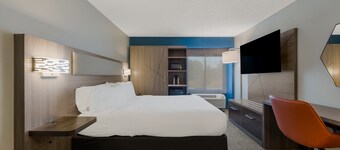 Holiday Inn Express Hampton - Coliseum Central by IHG