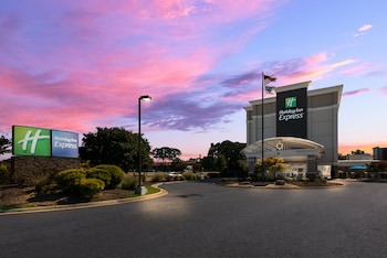 Holiday Inn Express Hampton - Coliseum Central by IHG