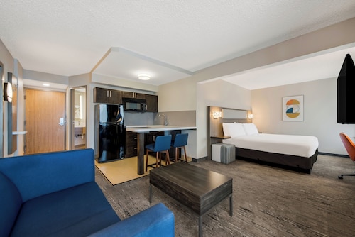 Holiday Inn Express Hampton - Coliseum Central by IHG