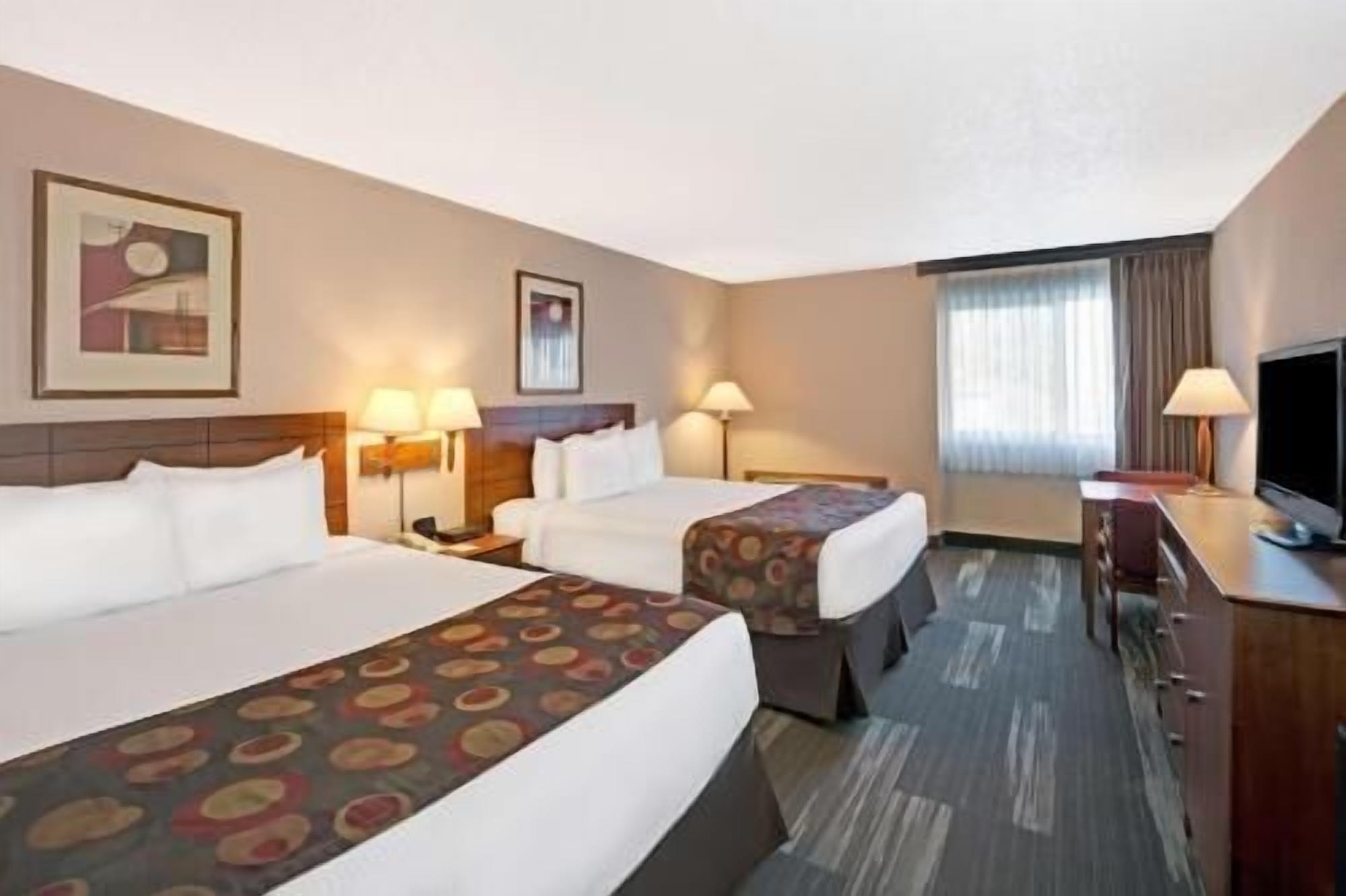 Premium bedding, in-room safe, blackout drapes, iron/ironing board