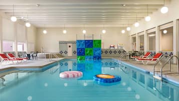 Indoor pool, sun loungers