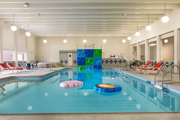 Indoor pool, sun loungers