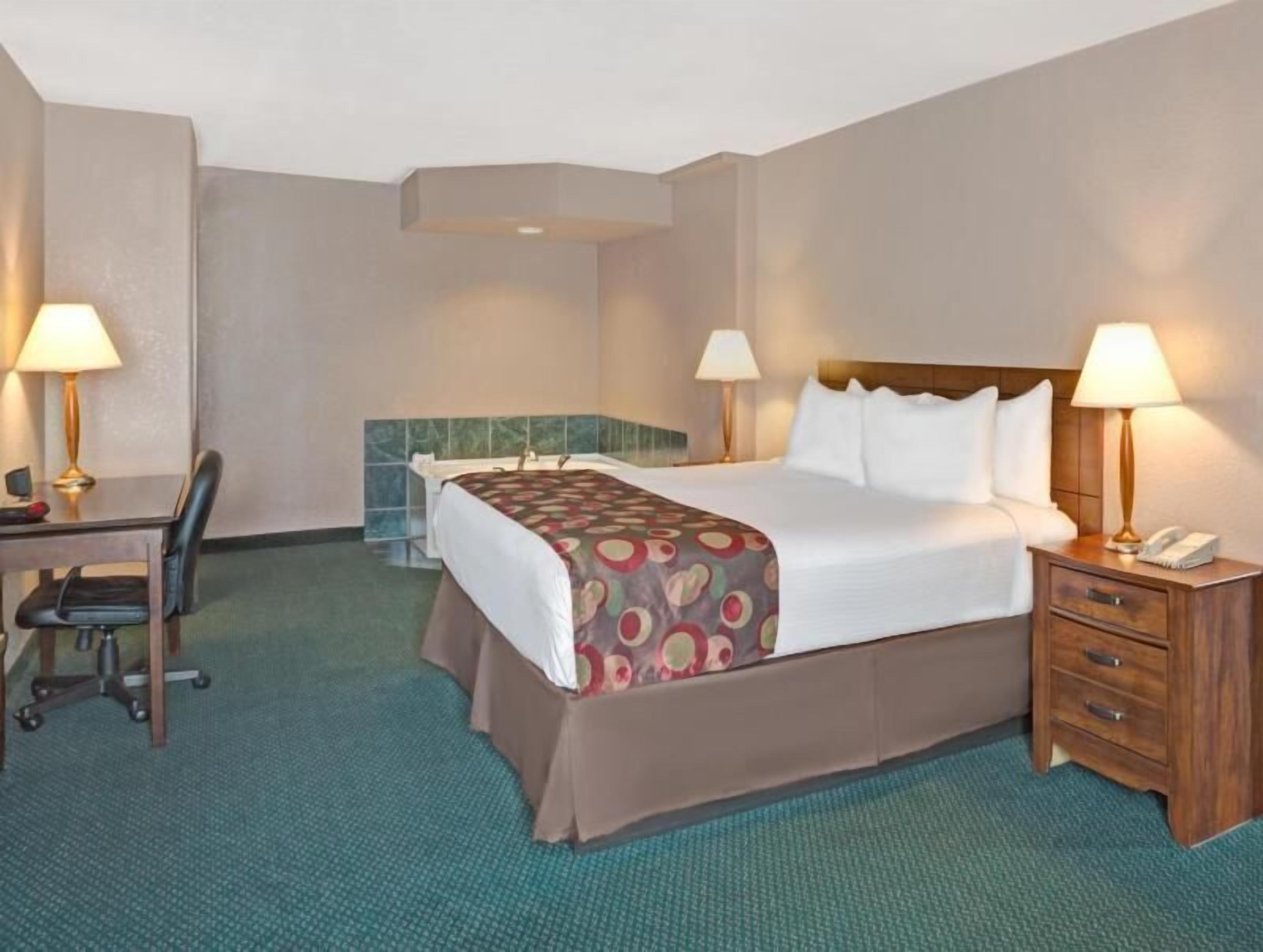 Premium bedding, in-room safe, blackout drapes, iron/ironing board