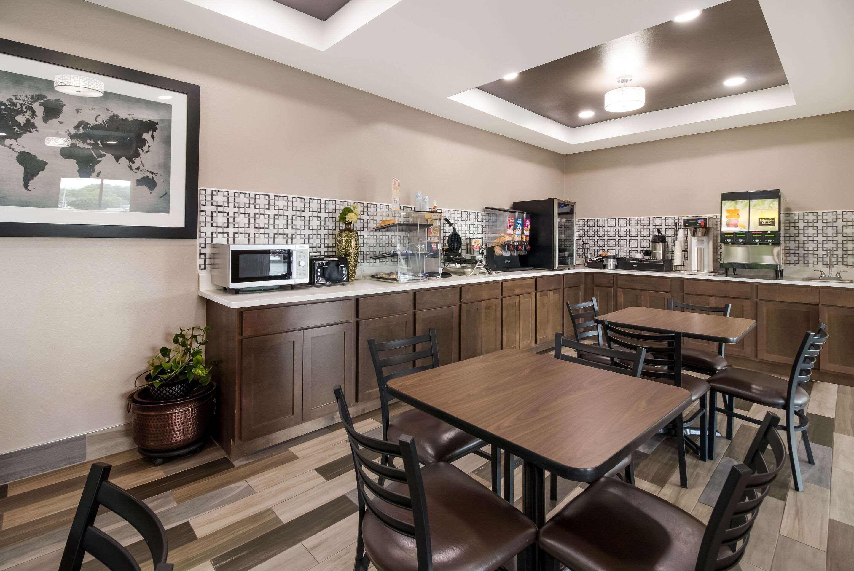 Free continental breakfast 