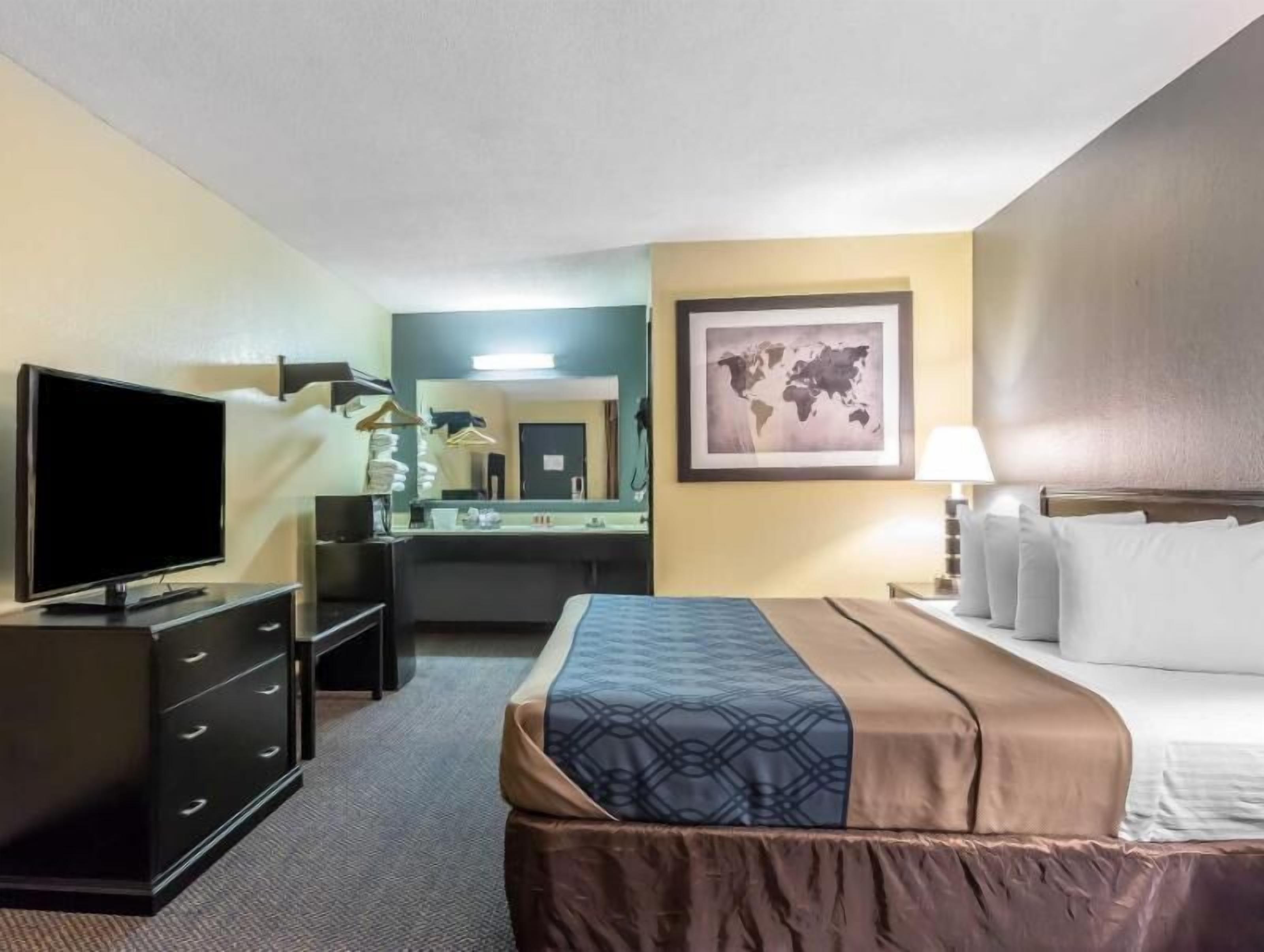 Desk, iron/ironing board, rollaway beds, free WiFi