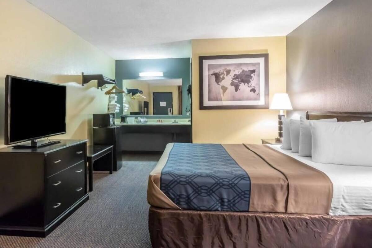 Desk, iron/ironing board, rollaway beds, free WiFi