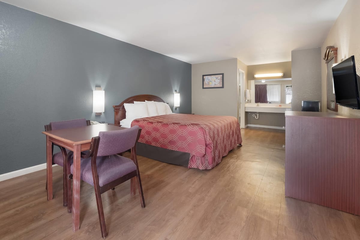 Desk, iron/ironing board, cribs (surcharge), rollaway beds (surcharge)
