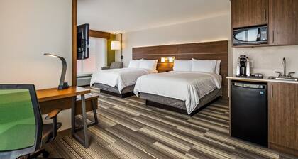 Holiday Inn Express & Suites Detroit - Farmington Hills by IHG