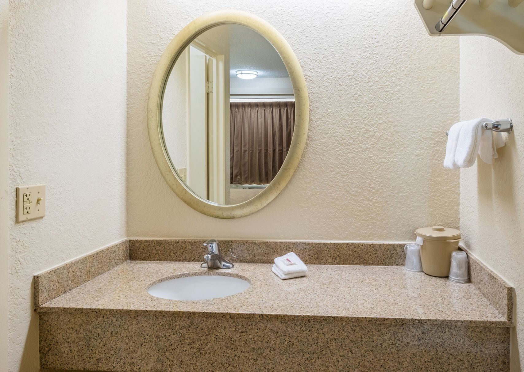 Baño | Ducha y bañera combinadas y toallas