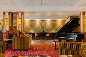 Lobby-lounge