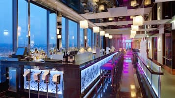 3 Bars/Lounges, Pub, Bar auf der Dachterrasse