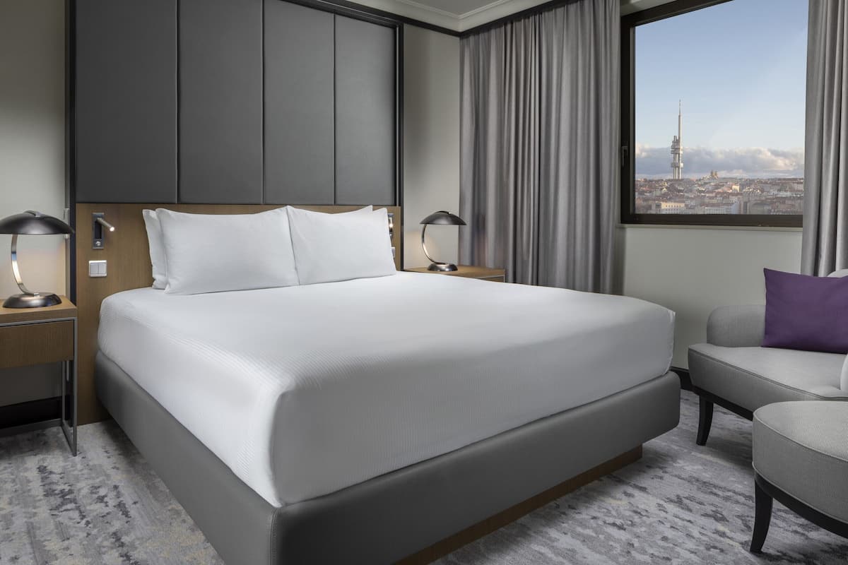 1 bedroom, in-room safe, laptop workspace, blackout curtains