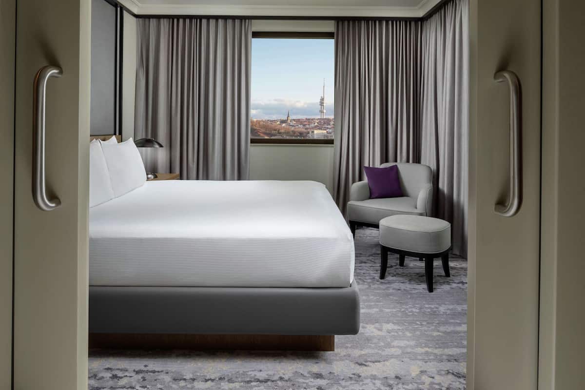 Junior Suite, 1 King Bed | 1 bedroom, in-room safe, laptop workspace, blackout curtains