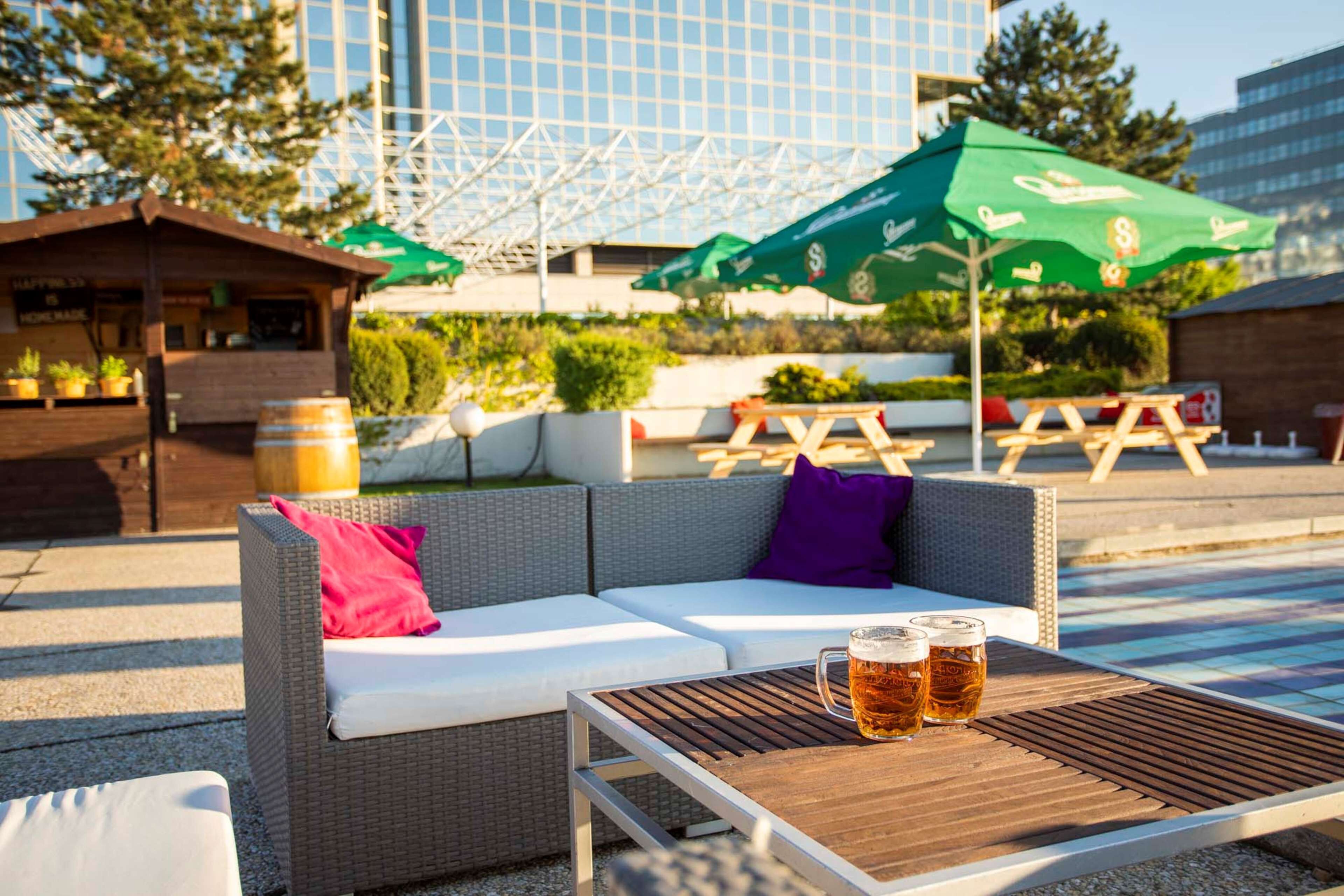 3 bars/lounges, pub, rooftop bar