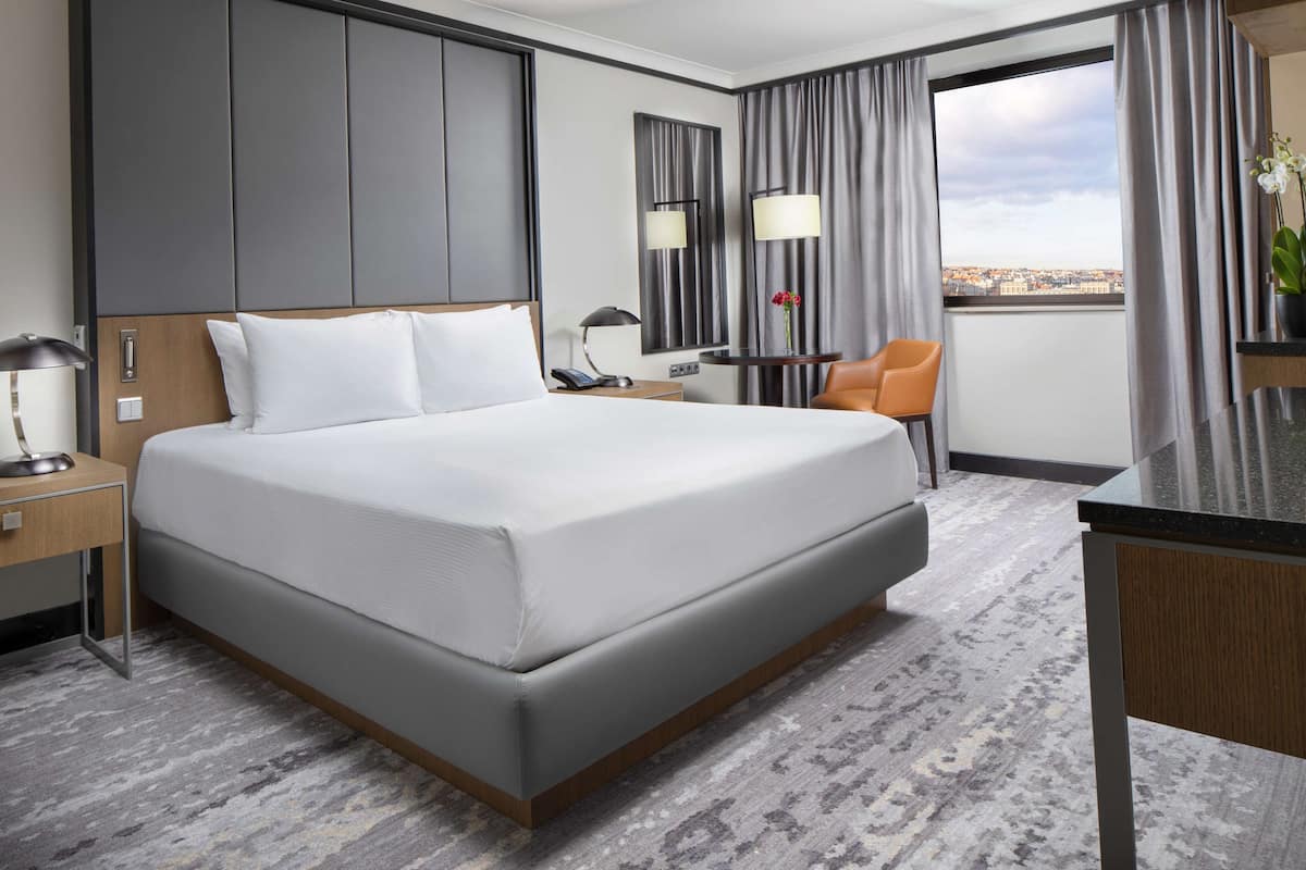 1 bedroom, in-room safe, laptop workspace, blackout curtains
