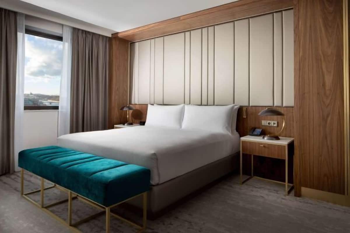 1 bedroom, in-room safe, laptop workspace, blackout curtains
