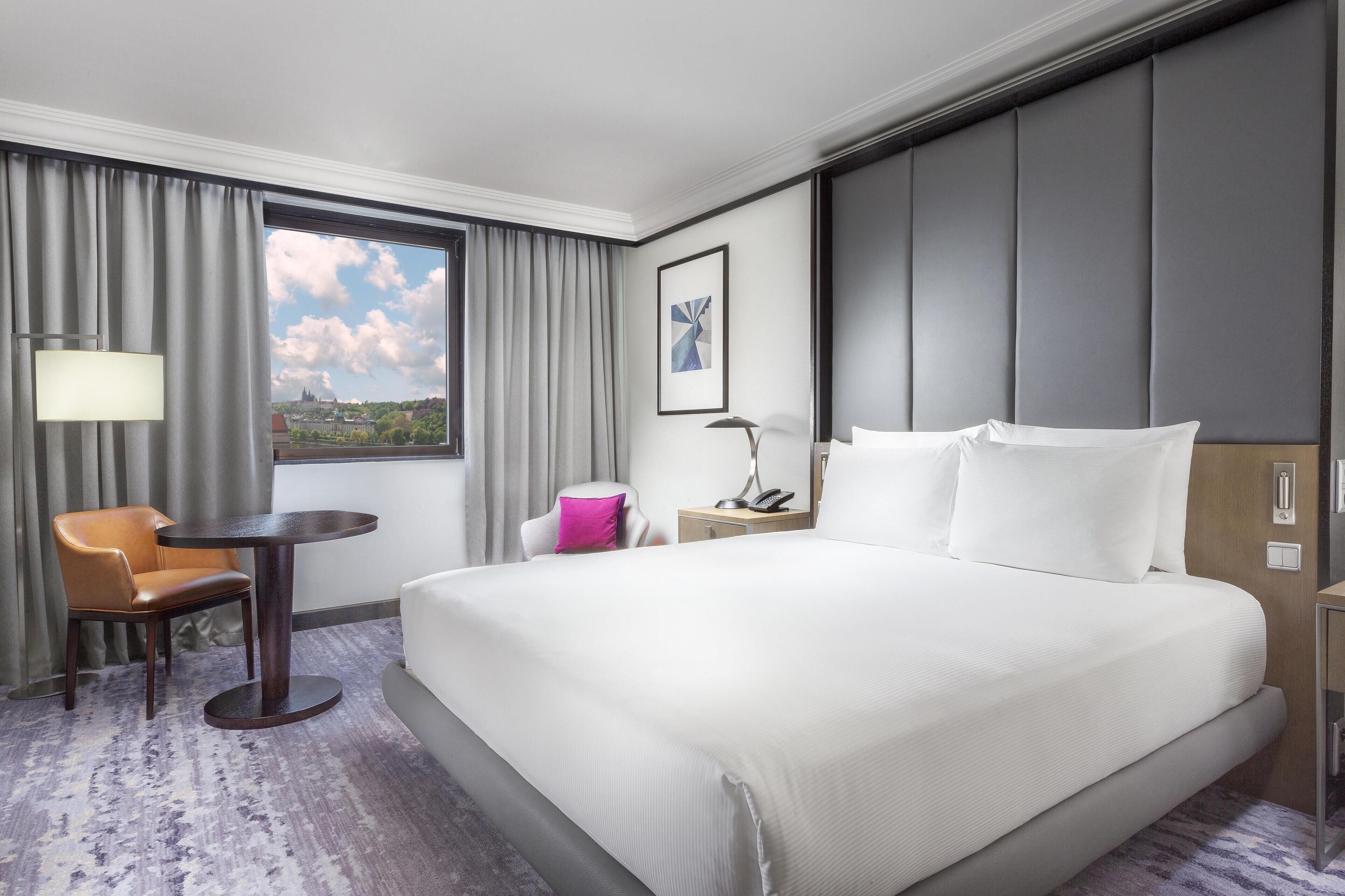 Televisión de pantalla plana de 55 pulgadas con canales digitales