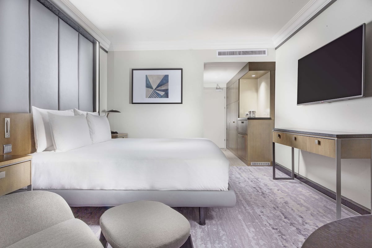1 bedroom, in-room safe, laptop workspace, blackout curtains