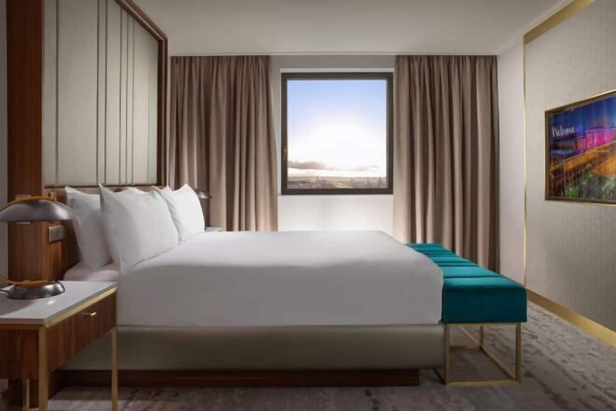 1 bedroom, in-room safe, laptop workspace, blackout curtains