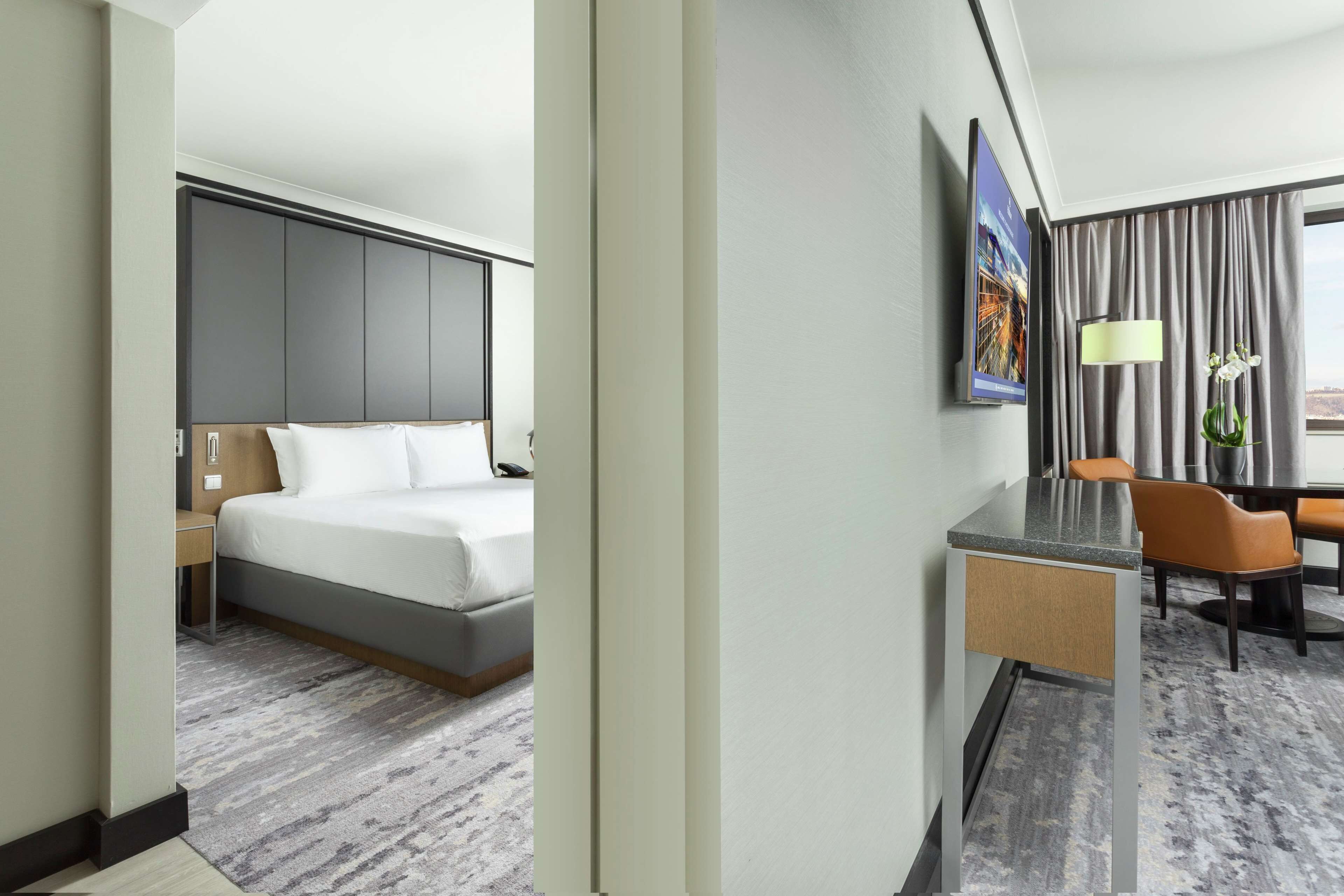 行政套房, 1 张特大床 | 客房内保险箱、笔记本电脑工作区、遮光窗帘、隔音