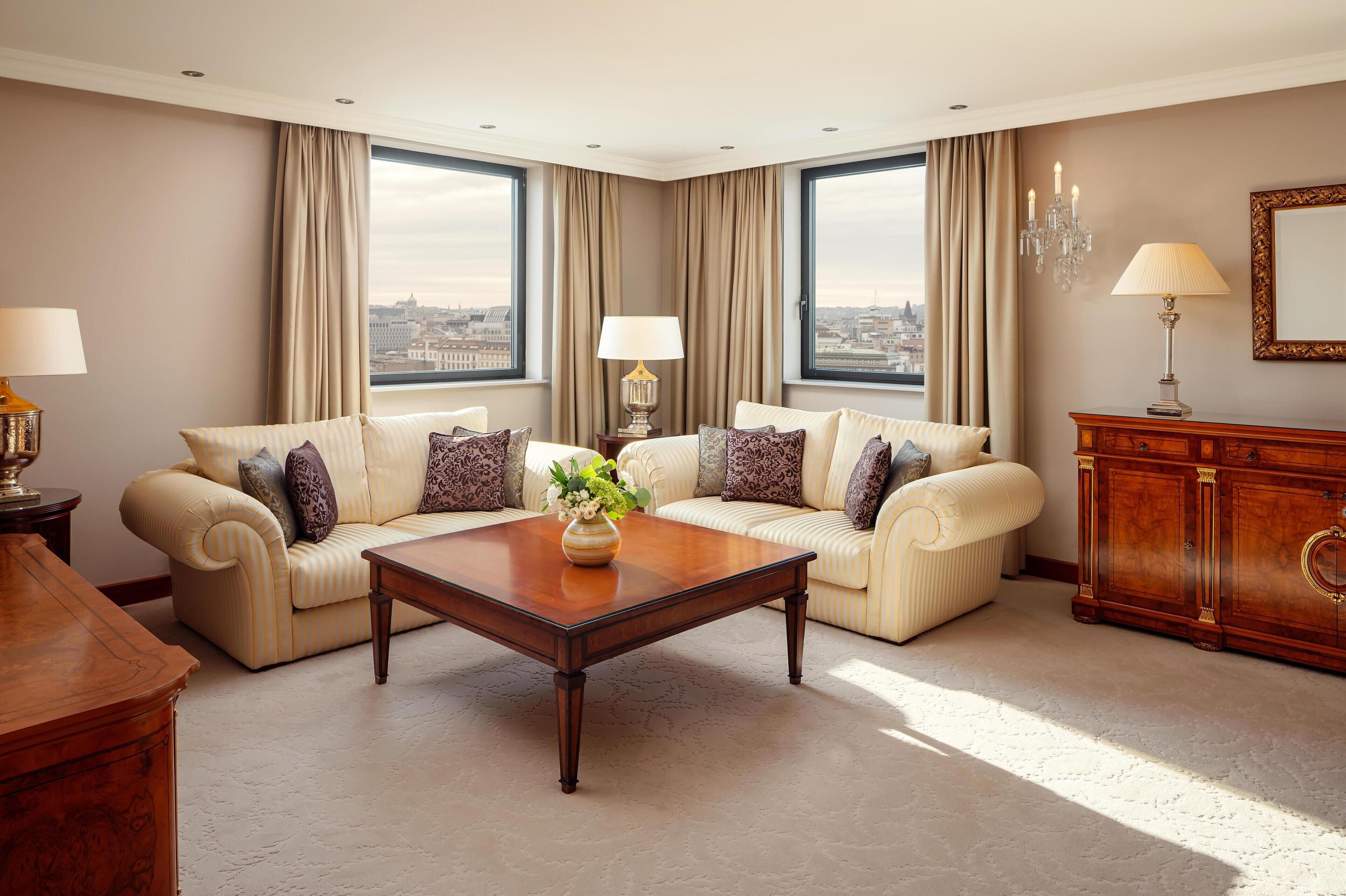 Suite presidencial, 1 cama de matrimonio grande | Caja fuerte, espacio para trabajar con un portátil, cortinas opacas