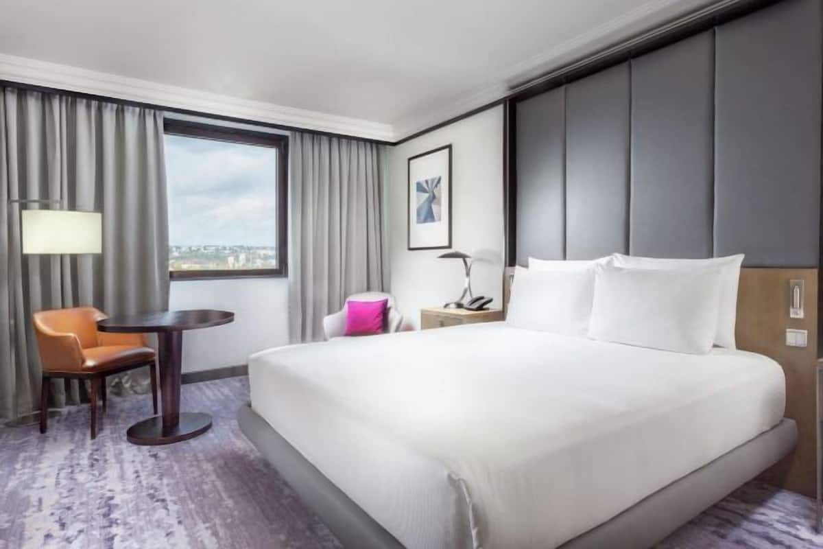 1 bedroom, in-room safe, laptop workspace, blackout curtains