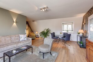 Junior suite, 1 kingsize bed, keuken | Luxe beddengoed, donsdekens, een minibar, een kluis op de kamer