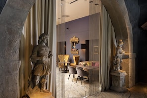 Bar (on property) - Best Western Premier Hotel Rebstock (Würzburg)