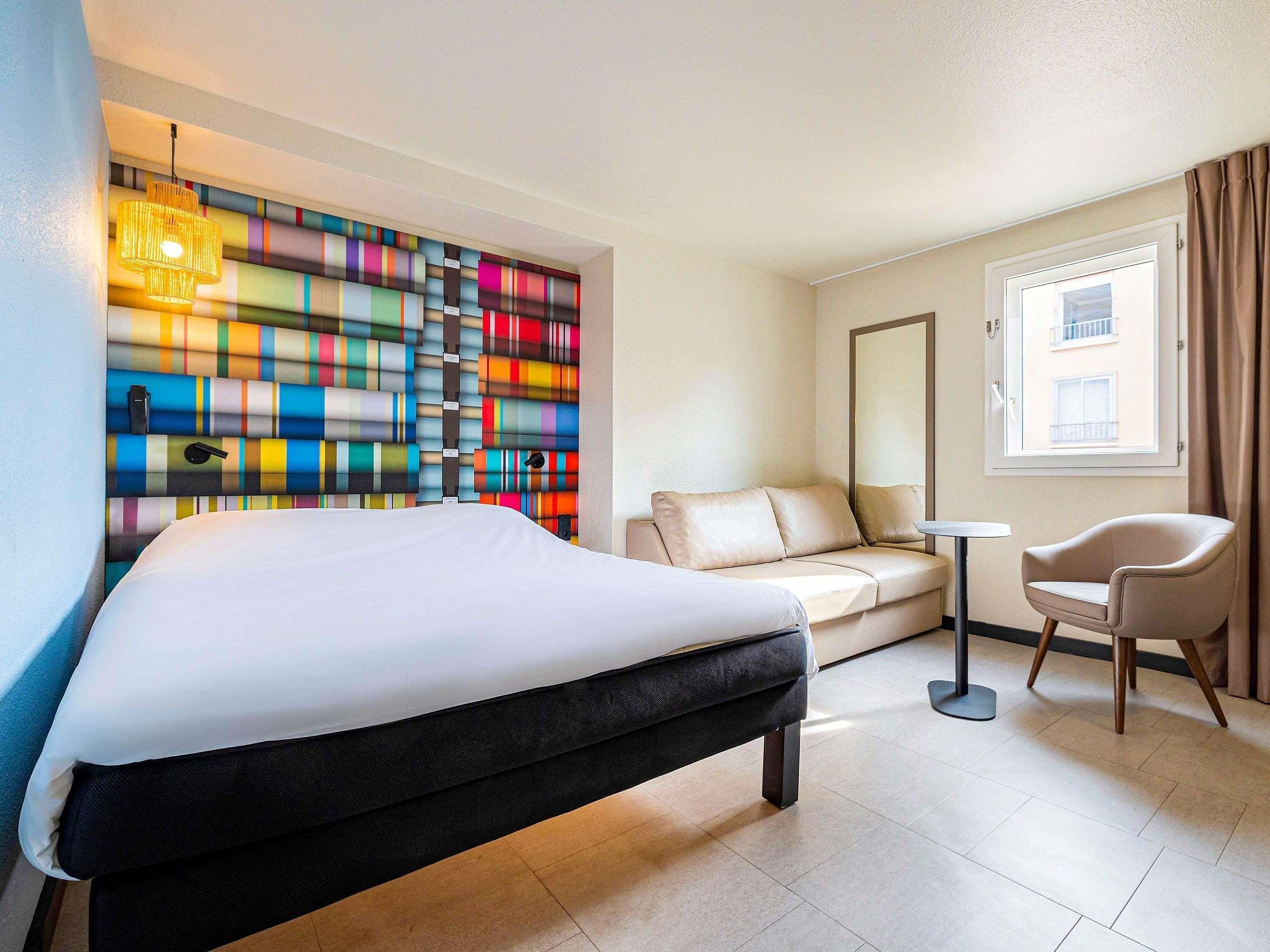 Habitación doble estándar, 1 cama matrimonial y sofá cama | Escritorio, cortinas blackout y insonorización 