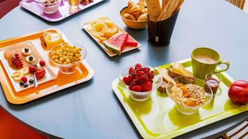 Desayuno buffet diario (EUR 12.50 por persona)