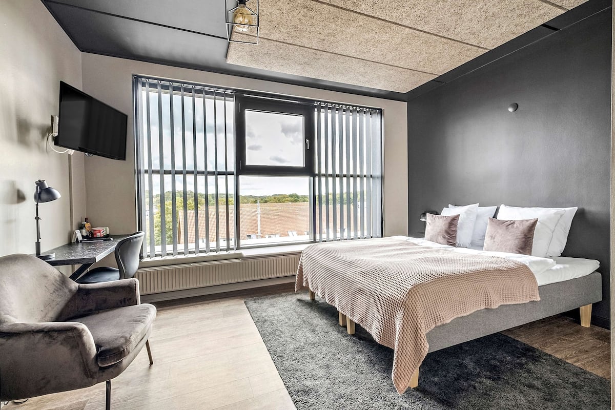 1 habitación, ropa de cama de alta calidad y escritorio