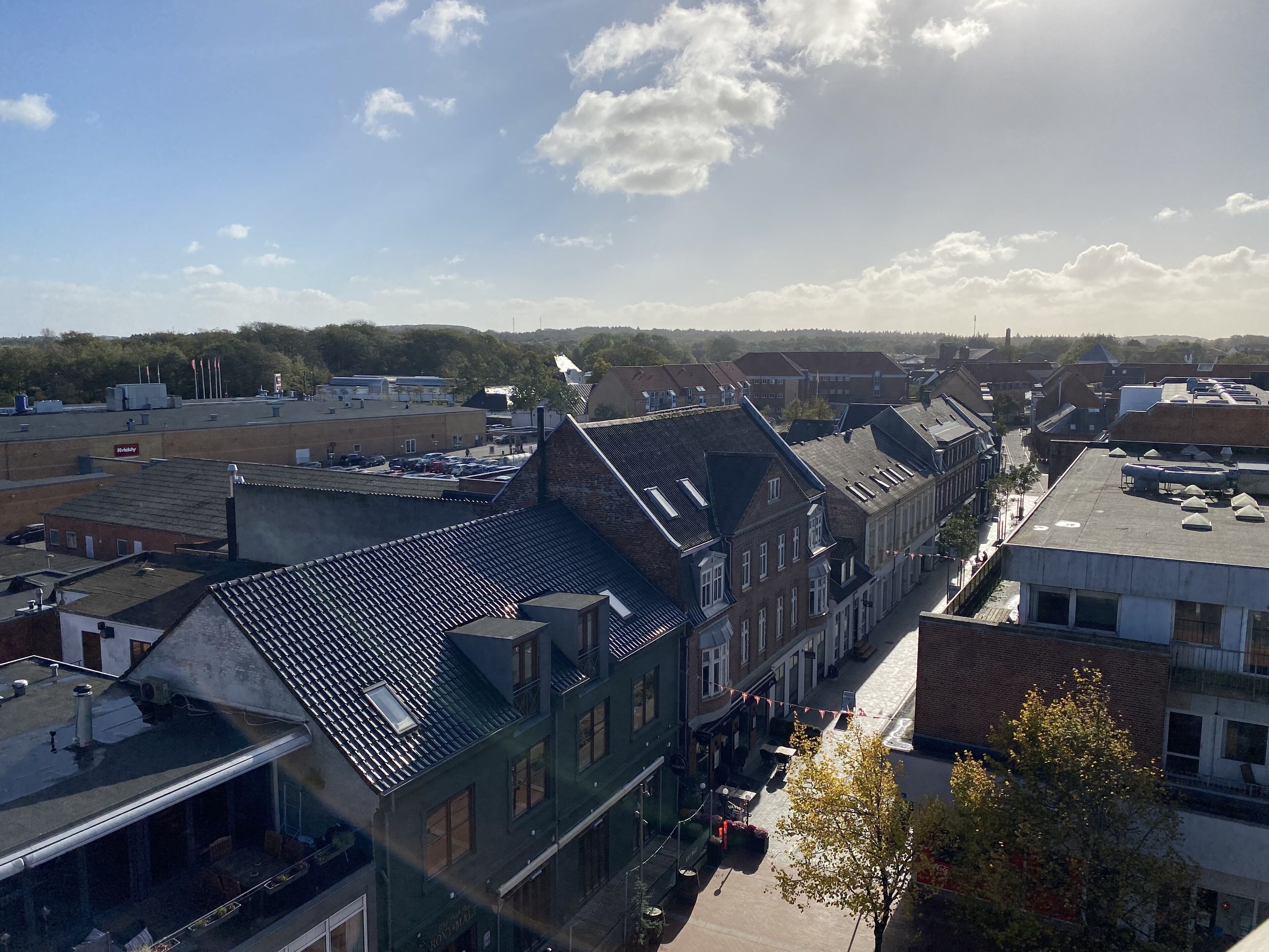 1 bedroom, premium bedding, desk, laptop workspace