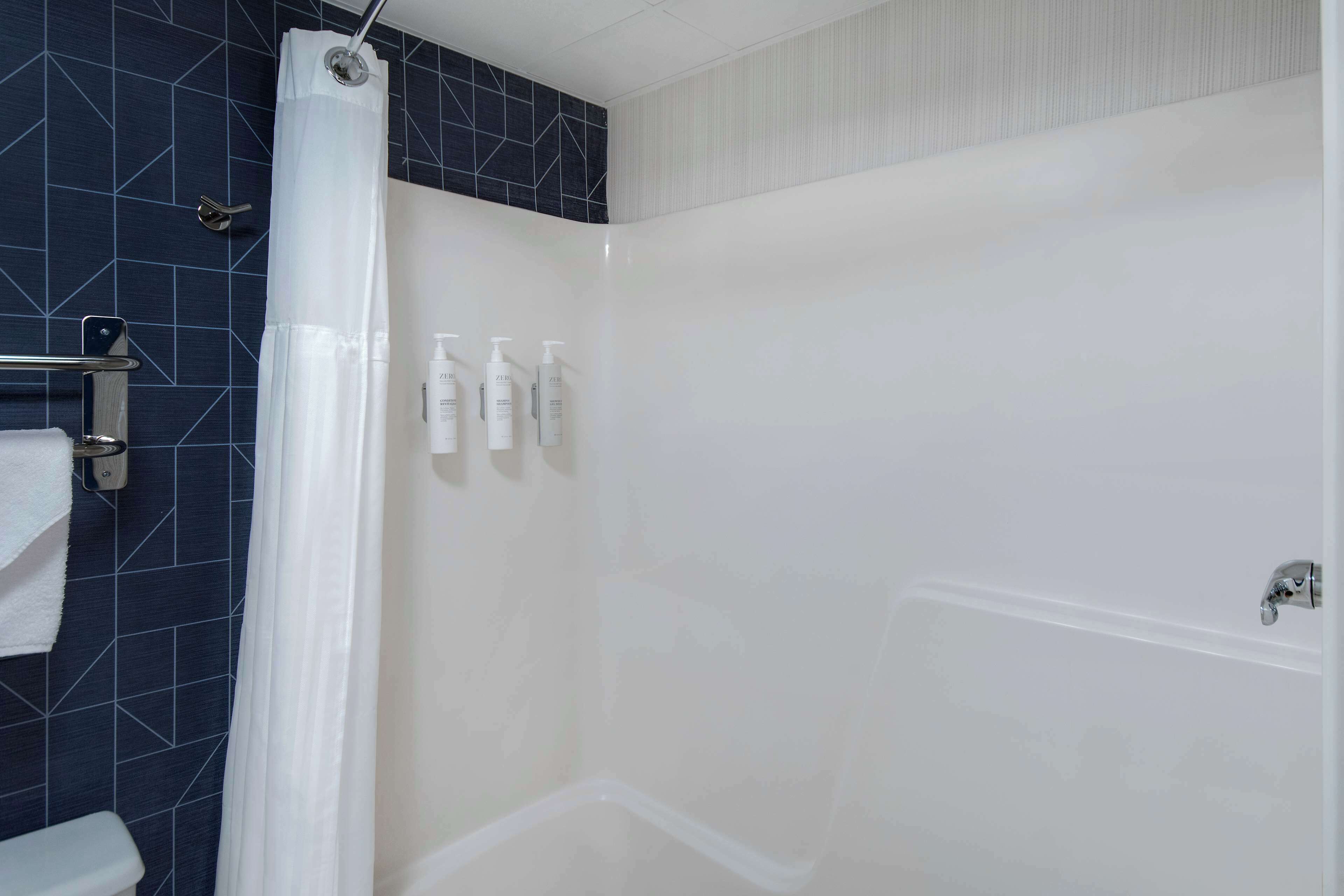 combined shower/bathtub, eco-friendly toiletries, hair dryer, towels