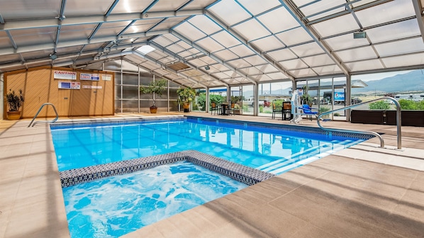 Piscine intérieure