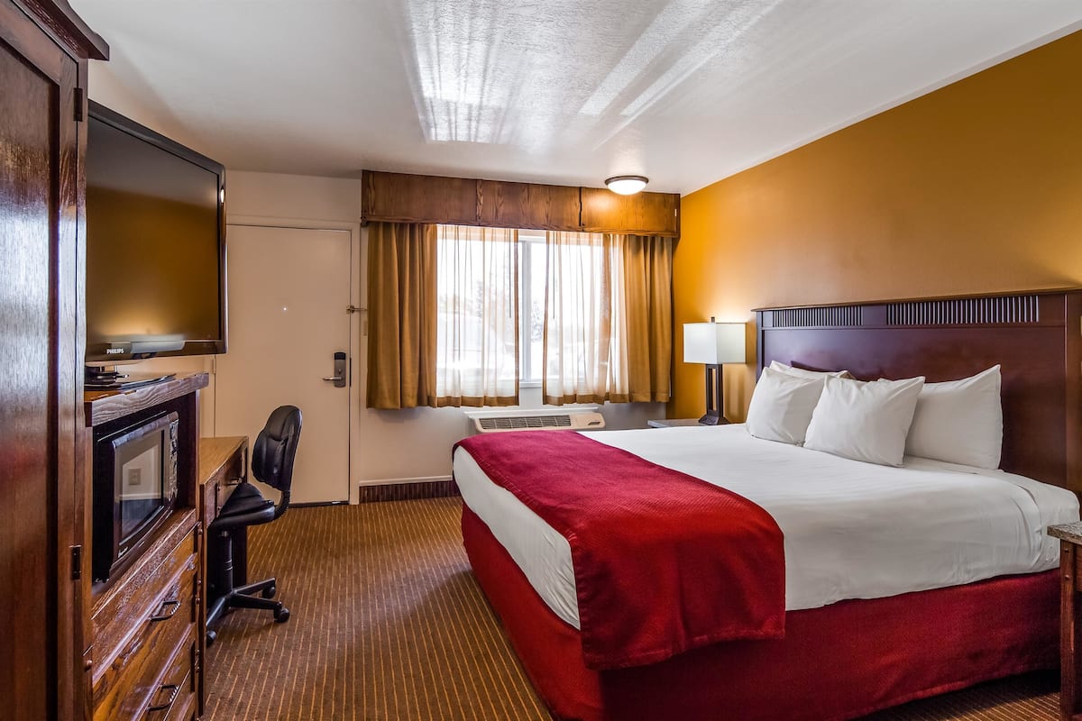 Blackout drapes, iron/ironing board, free WiFi, bed sheets