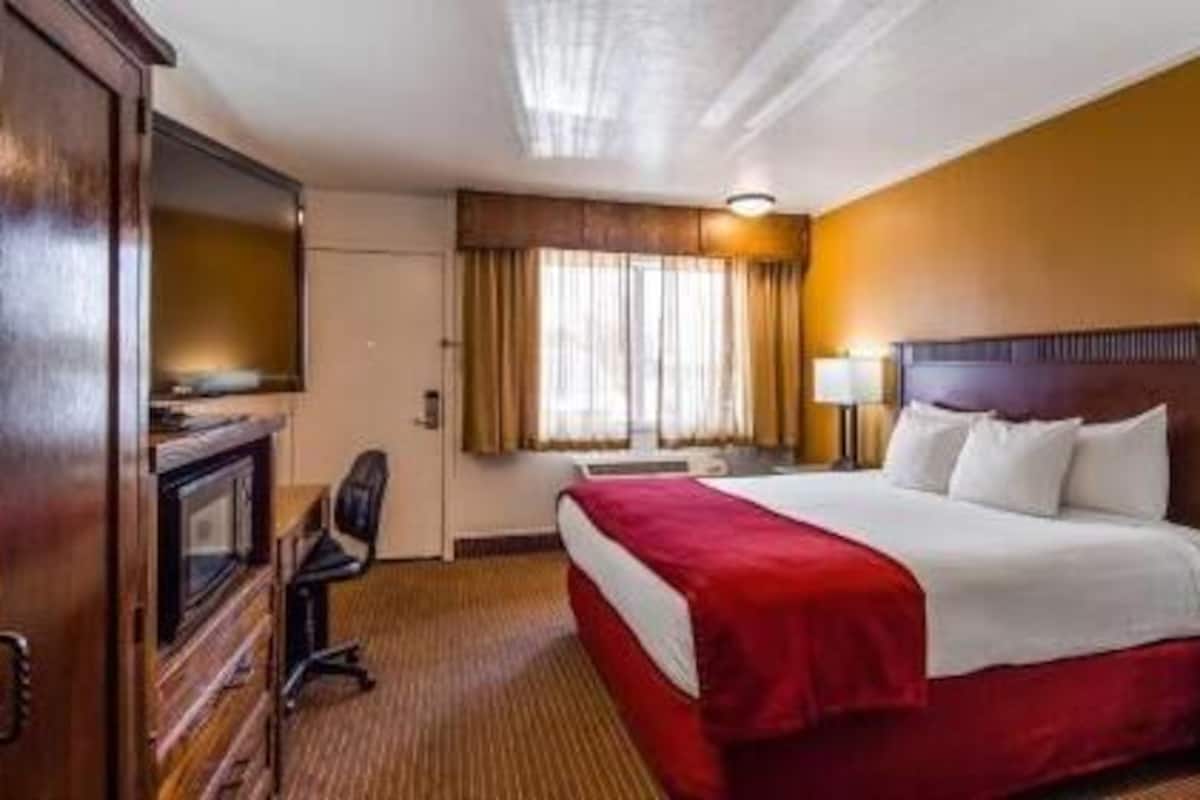 Blackout drapes, iron/ironing board, free WiFi, bed sheets