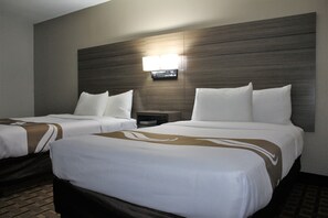 Desk, blackout curtains, free WiFi, bed sheets - Hotel Inn Santa Fe (Santa Fe)