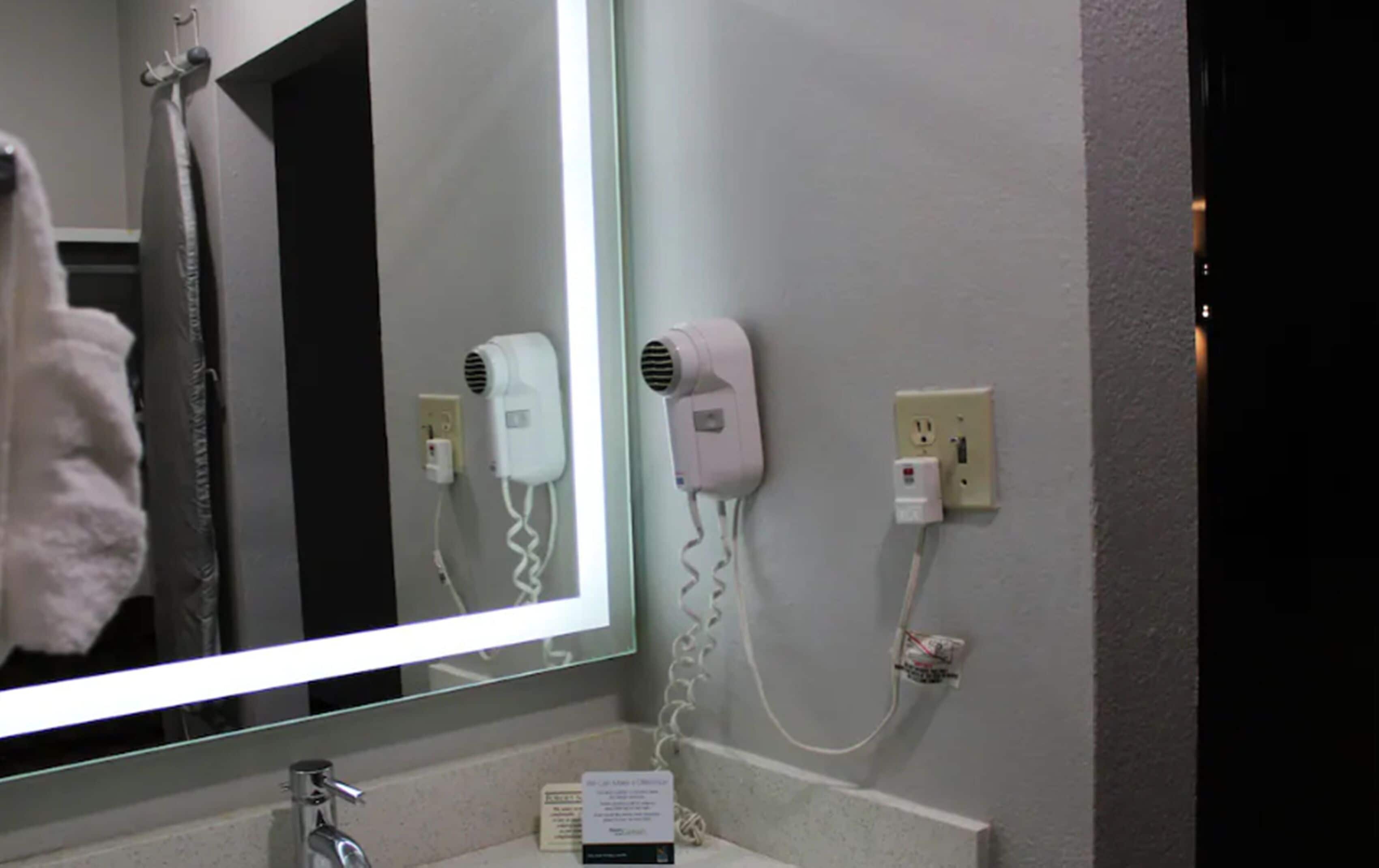 مستلزمات مجانية للعناية الشخصية، مجففات شعر، مناشف