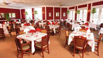 2 restaurants, breakfast, lunch served; American cuisine