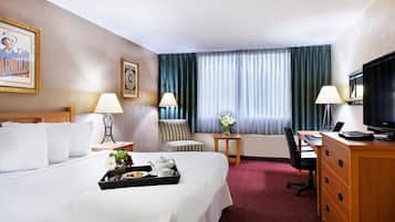 Club Room, 1 King Bed | Premium bedding, in-room safe, desk, laptop workspace