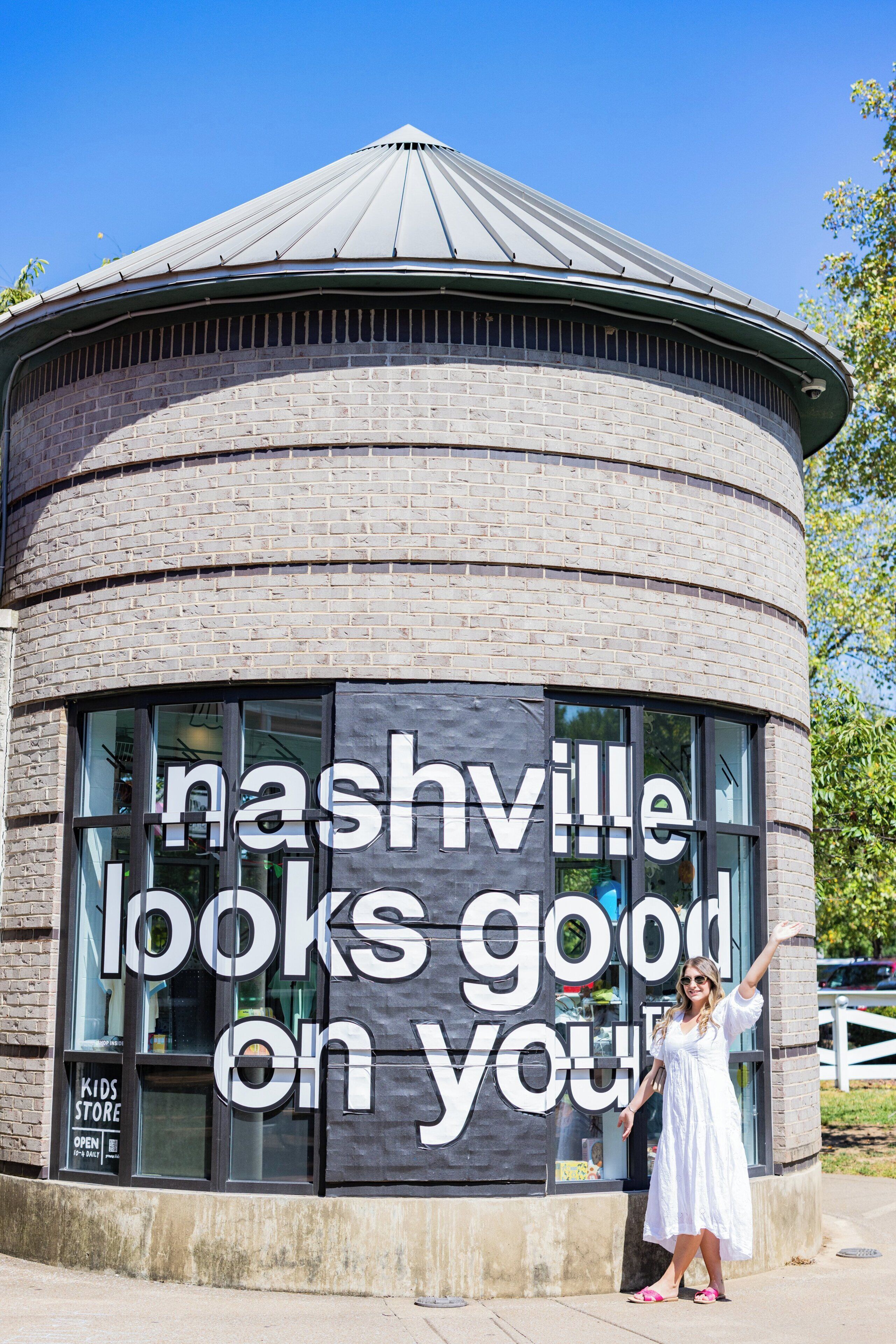 A circular brick building with a sign that reads 'nashville looks good on you.'