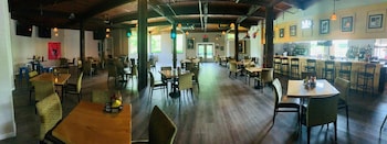 2 restaurants, breakfast, lunch served; American cuisine at Millennium Maxwell House Nashville