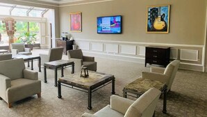 A spacious lobby with comfortable seating, a television, and artwork on the walls. - Millennium Hotel Maxwell House Nashville (Nashville)