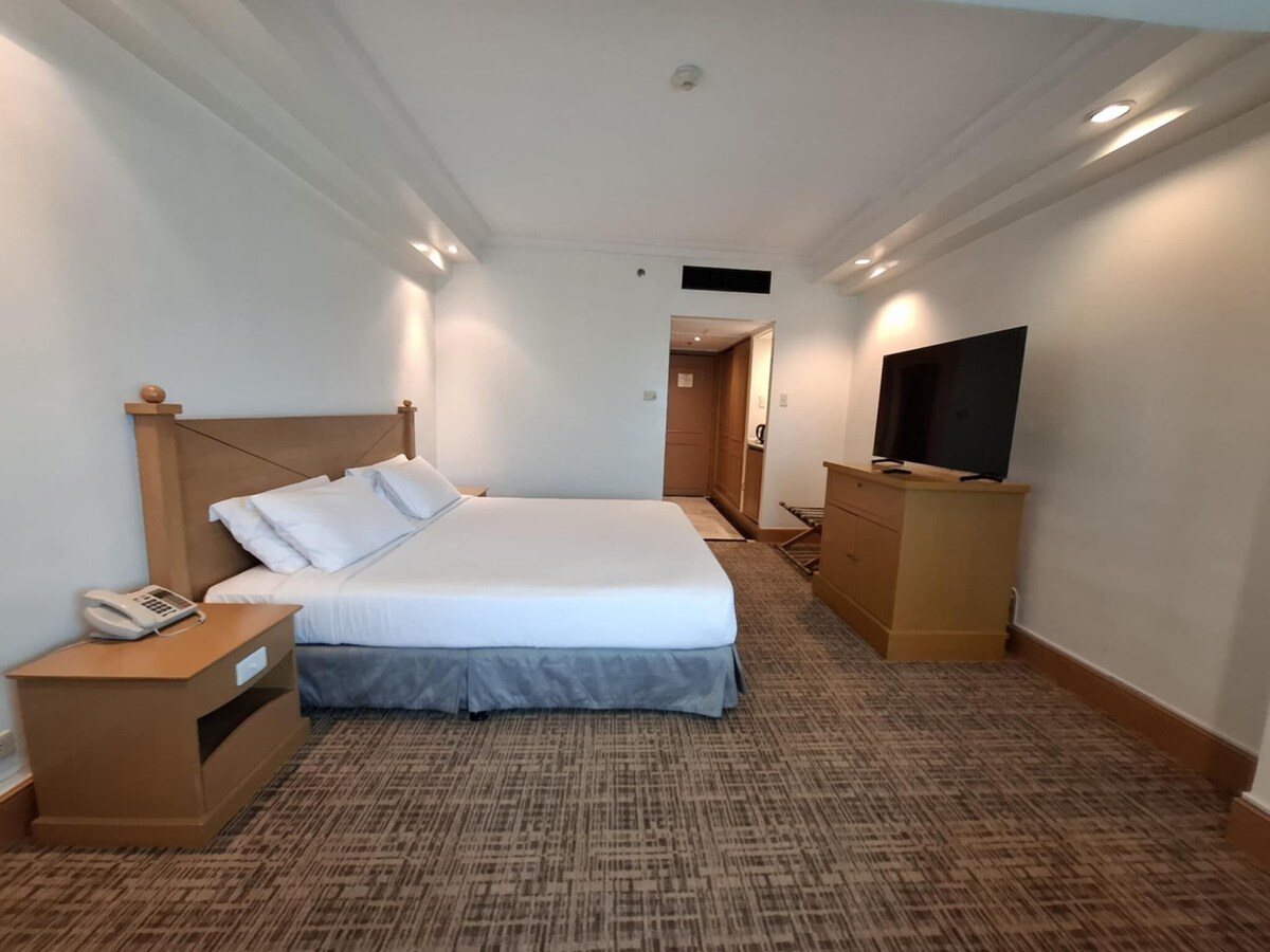 Deluxe Room King Bed one room AU$135